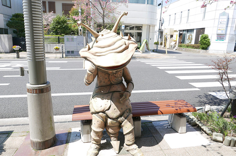 カネゴン像