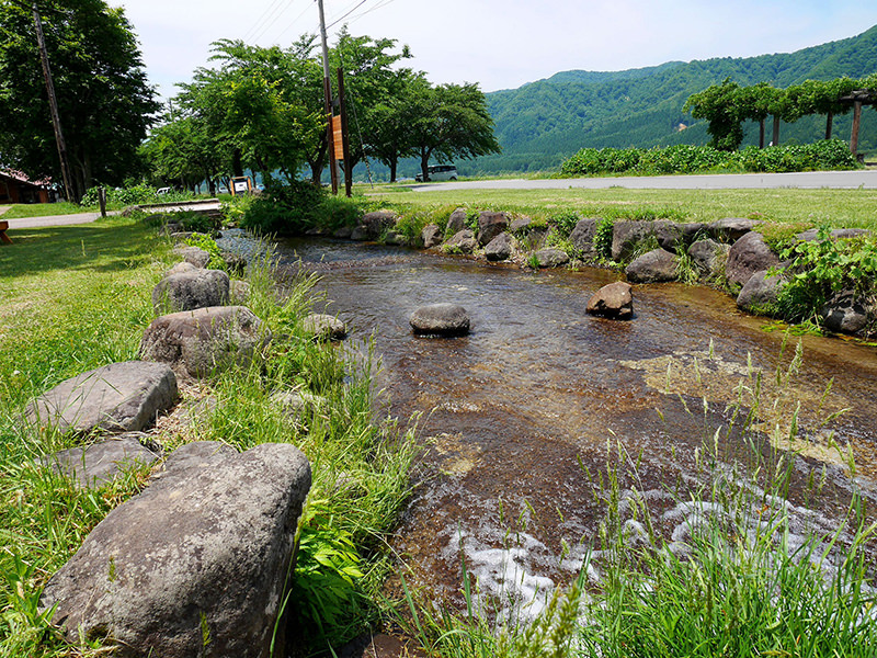 ビアハウスの前を流れる川