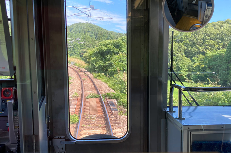 翁島駅から会津若松駅へ向かう途中のカーブ