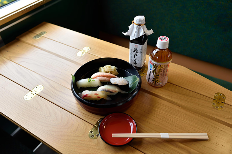 ぷち富山湾鮨セット（写真提供：JR西日本）