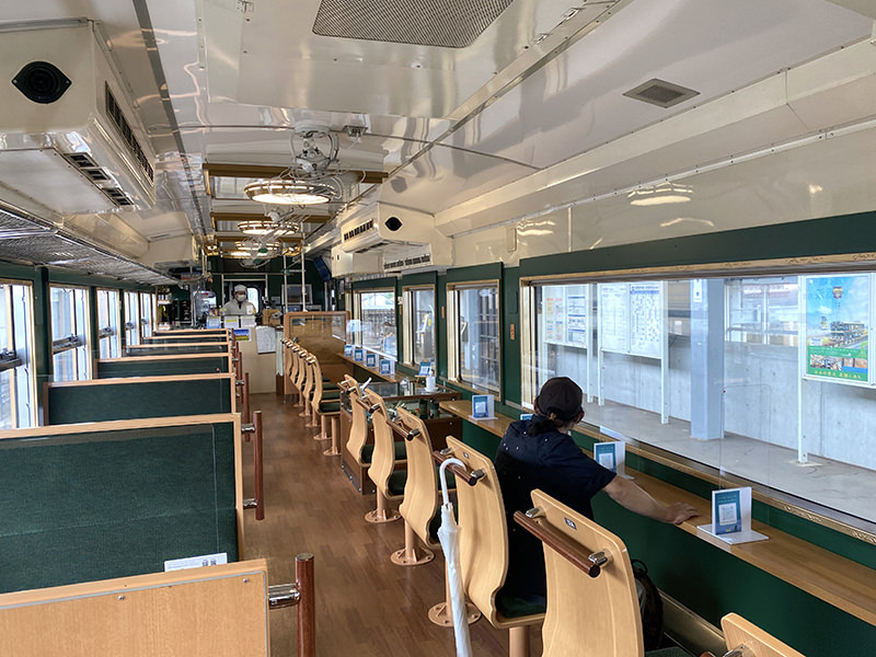 べるもんた　車内
