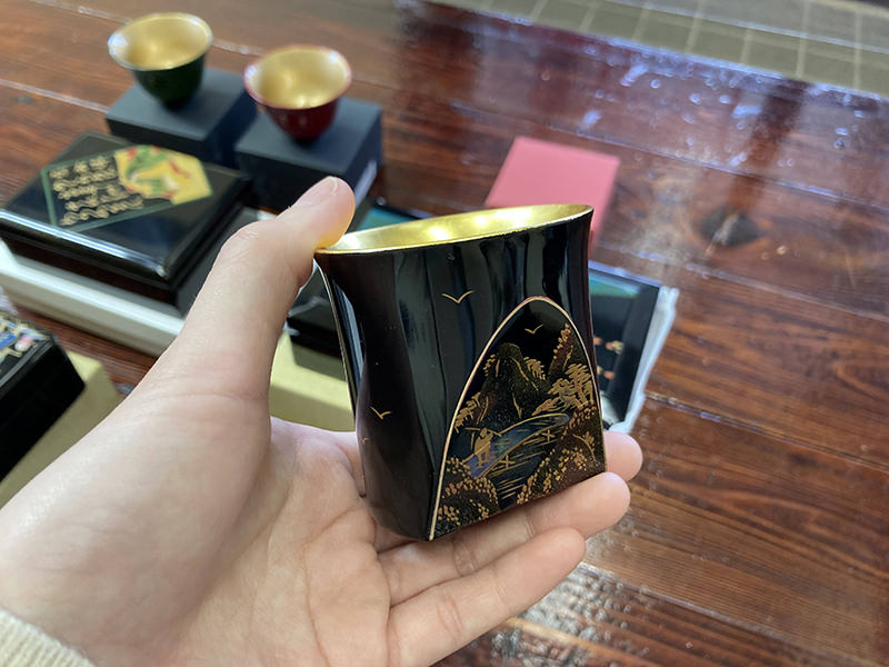 松田眞扶さんが絵を描いた漆器作品