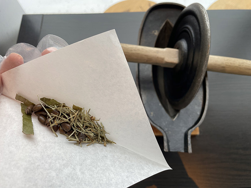 薬研　選んだ薬草