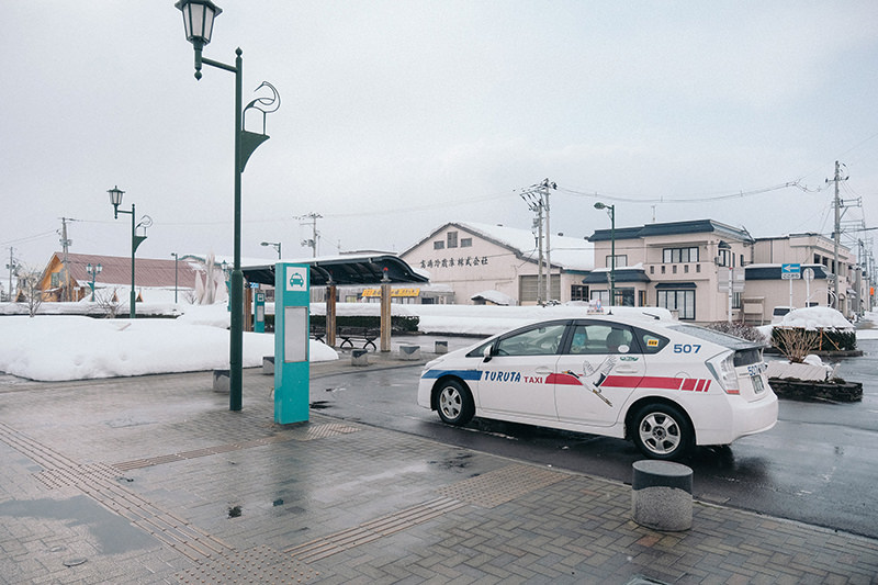 陸奥鶴田駅　駅前　鶴田タクシー