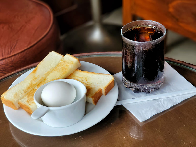 アイスコーヒー　トースト　ゆで卵
