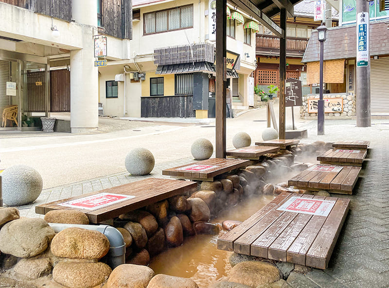 金の湯　太閤の足湯