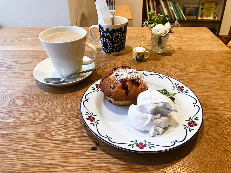 kokoti cafe リンゴンベリーケーキ カフェオレ
