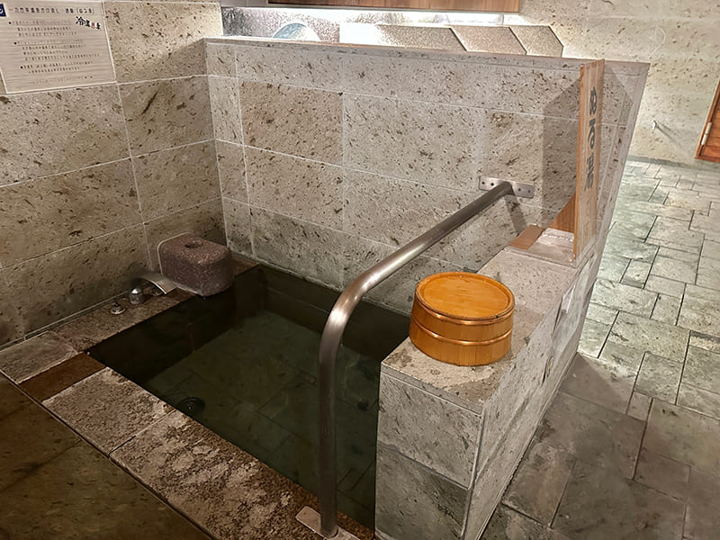 自家源泉のぬる湯温泉
