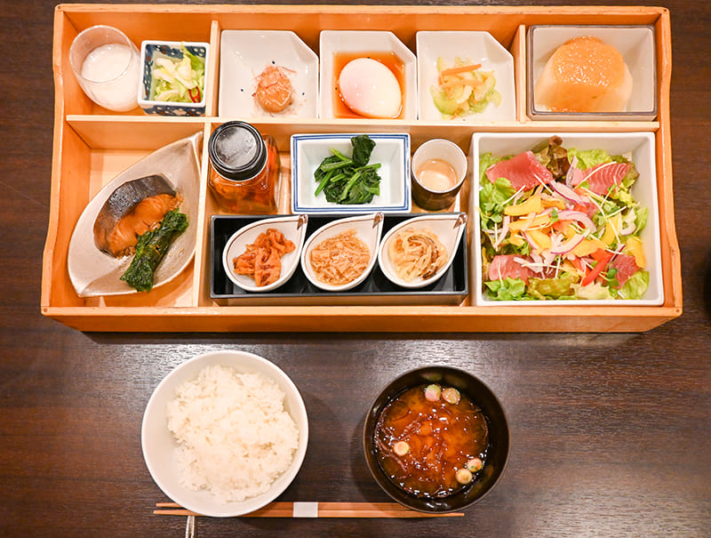 朝食