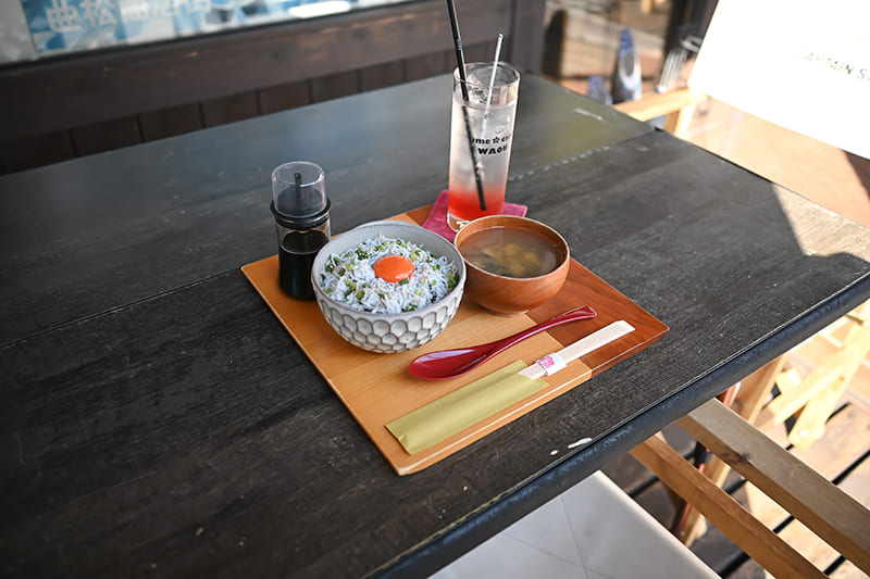 大洗のしらす丼と梅ソーダ