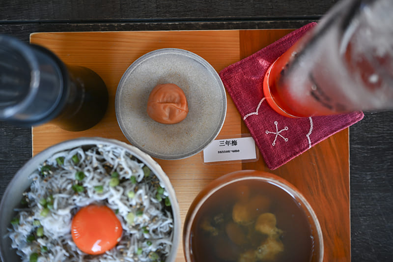 大洗のしらす丼と梅ソーダ、三年梅