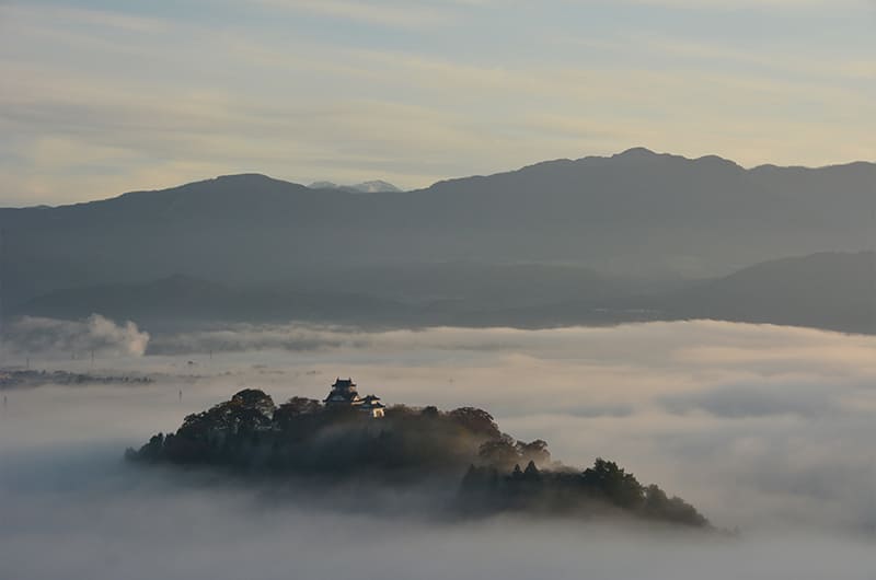 天空の城（写真提供：大野市）
