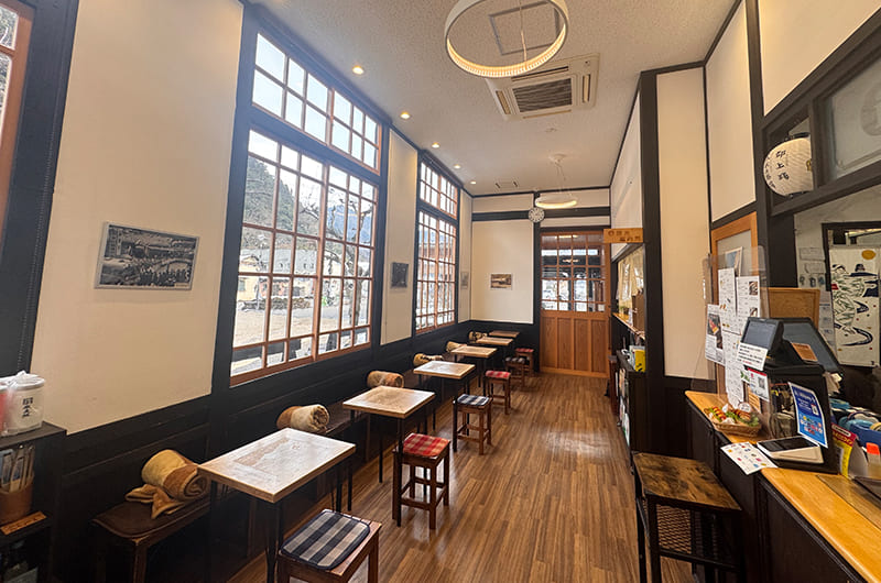 郡上八幡駅舎Café　店内
