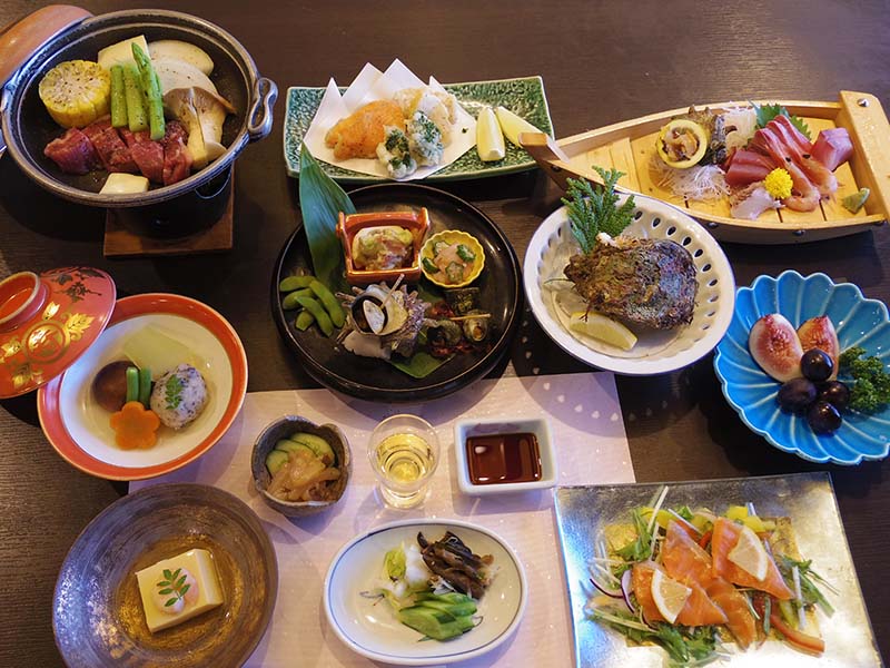 夕食の会席膳