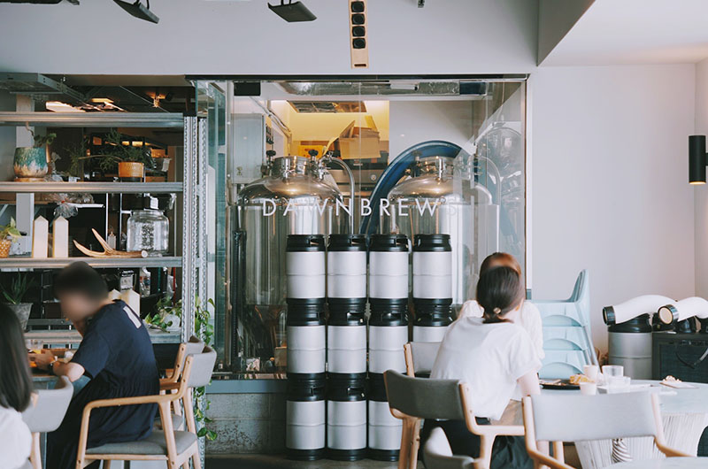 店舗内のビール醸造所