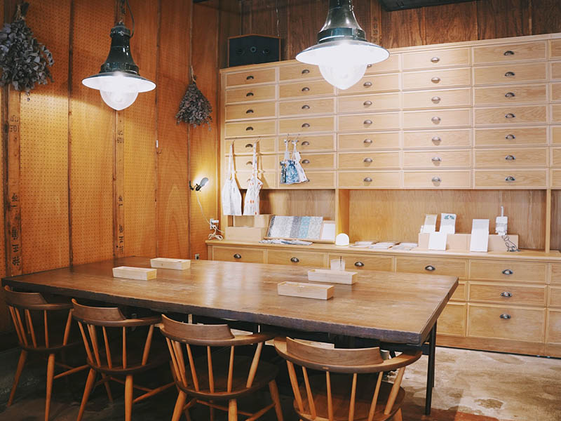 ヒキダシ　店内