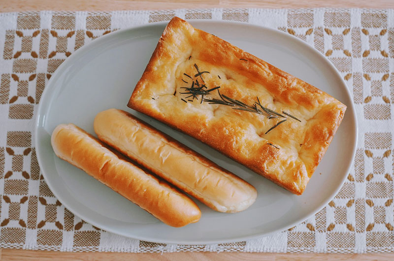 大島牛乳塩パン、フォカッチャ