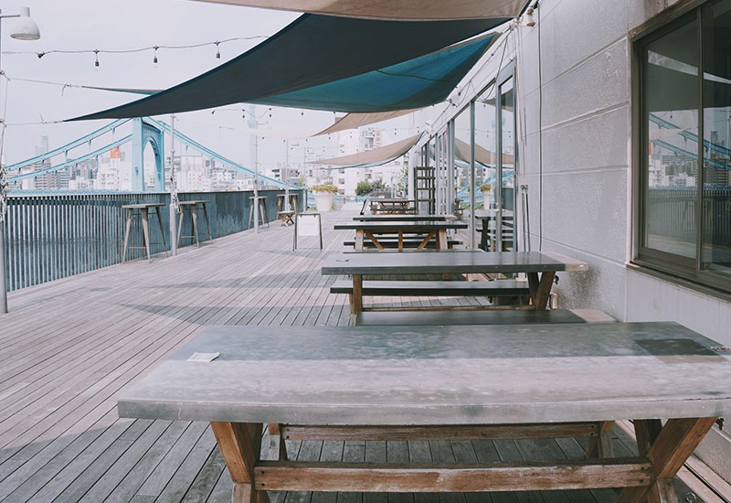 CLANN BY THE RIVER　テラス席