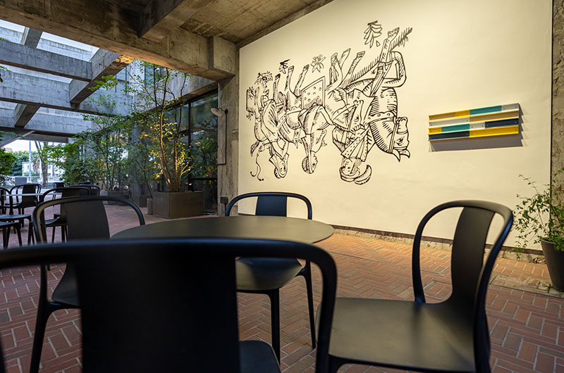 エントランスにつながる通路