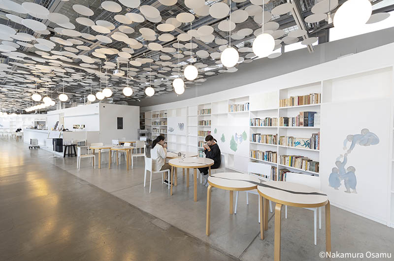 サロン MonET店内（写真提供：越後妻有里山現代美術館 MonET）©Nakamura Osamu