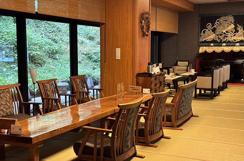 ラウンジ「じょんのび」