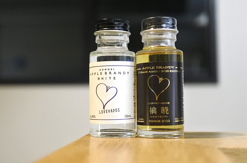 お土産のアップルブランデーミニボトルセット