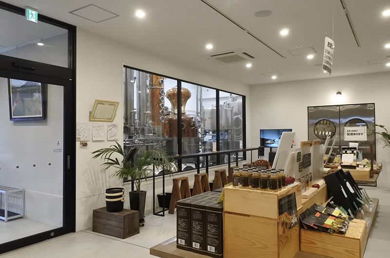 蒸留所に併設されたショップ