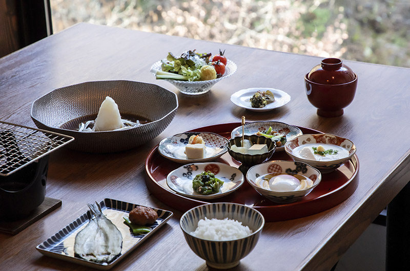 朝食（写真提供：創業大正十五年 蓼科 親湯温泉）