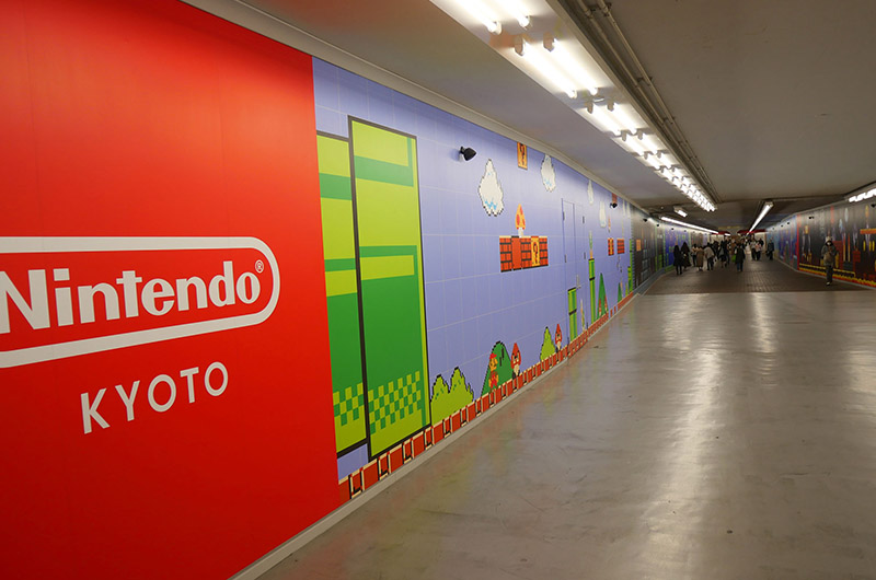 四条通地下道　スーパーマリオの壁面グラフィック