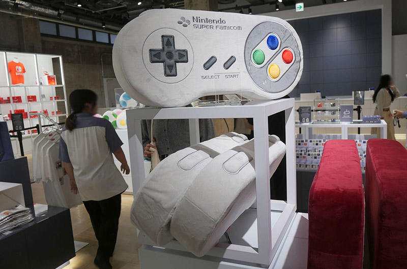 コントローラーをモチーフにしたクッション