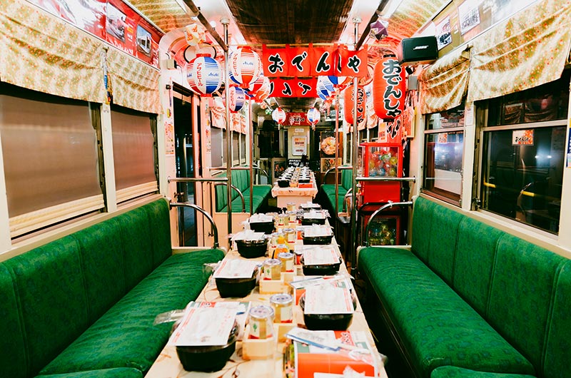 おでんしゃの車内