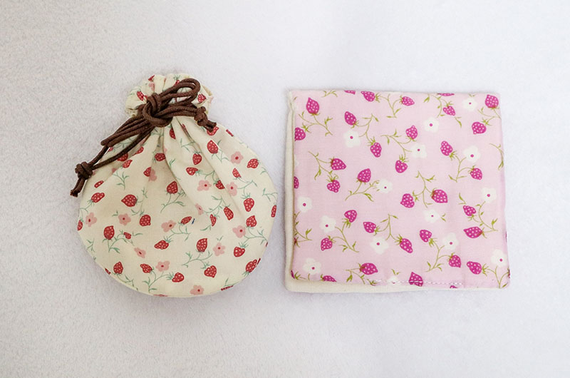 巾着とハンカチ