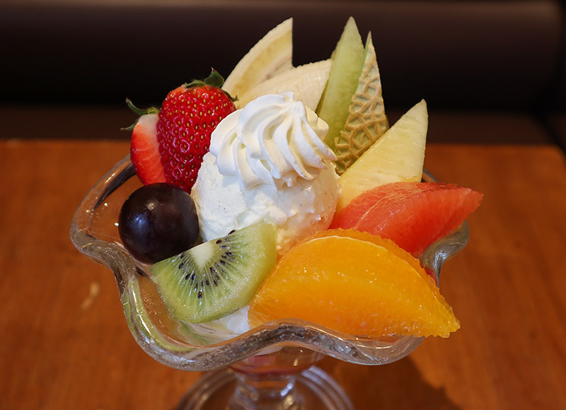 フルーツパフェ