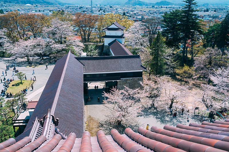 鶴ヶ城の赤瓦