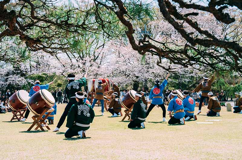 鶴ヶ城城址公園の太鼓パフォーマンス