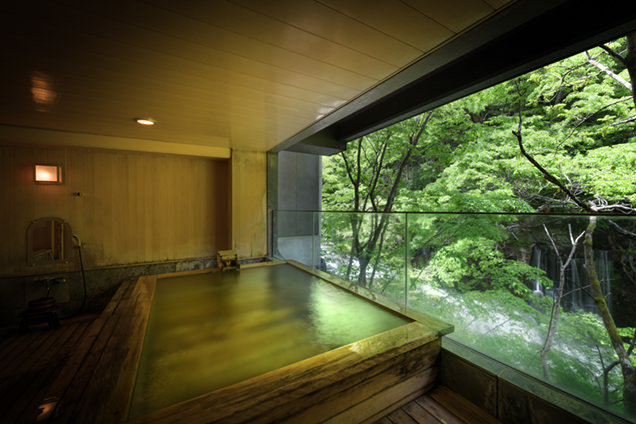 原瀧の貸切展望風呂「滝見の湯」（写真提供：原瀧）