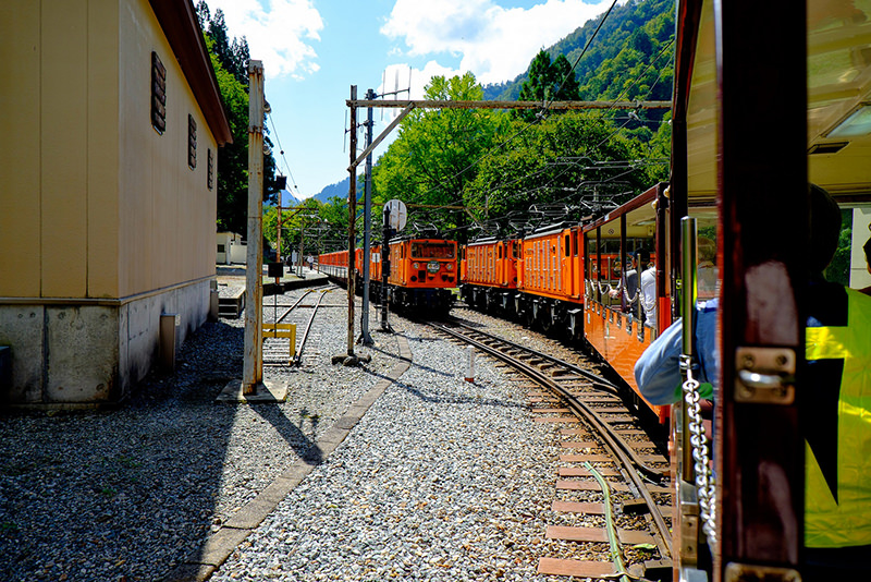 黒部峡谷鉄道のトロッコ電車