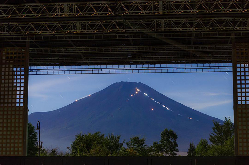 吹き抜けから見える富士山