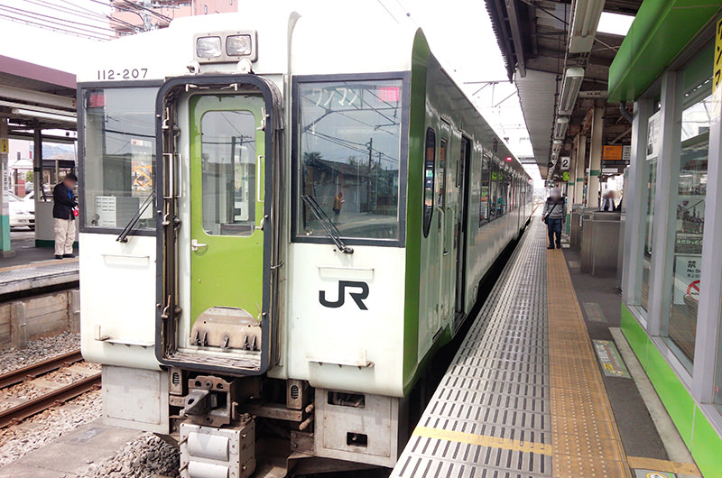 高麗川駅から走るディーゼル列車