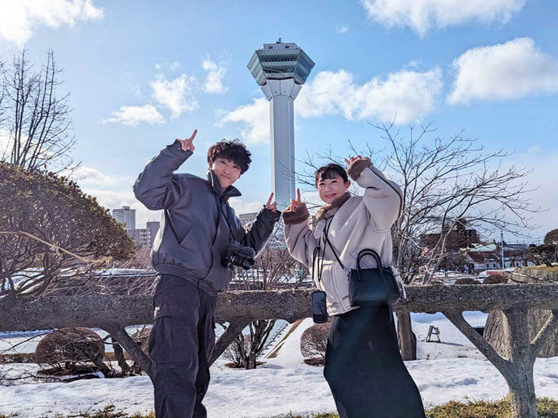 「旅する2人」のゆうきさんときょうかさん。