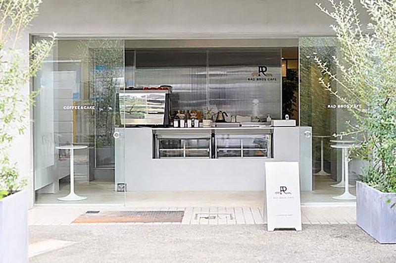 RAD BROS CAFEの内観（写真提供：株式会社CafeCreates）。