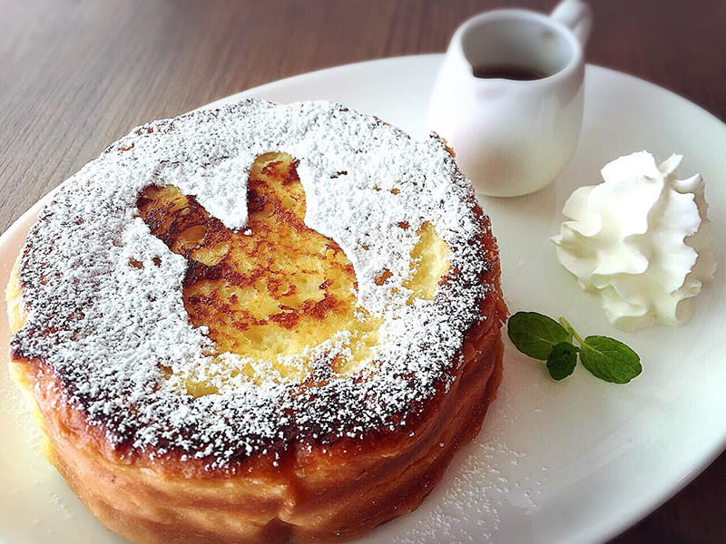 カフェミニヨンの「フレンチトースト（メープル）」（写真提供：カフェミニヨン）。