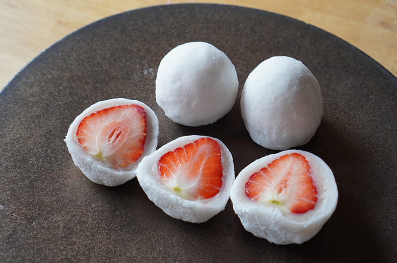 いちご大福と茶菓のお店 あかの「いちご大福」（写真提供：株式会社sisty）。