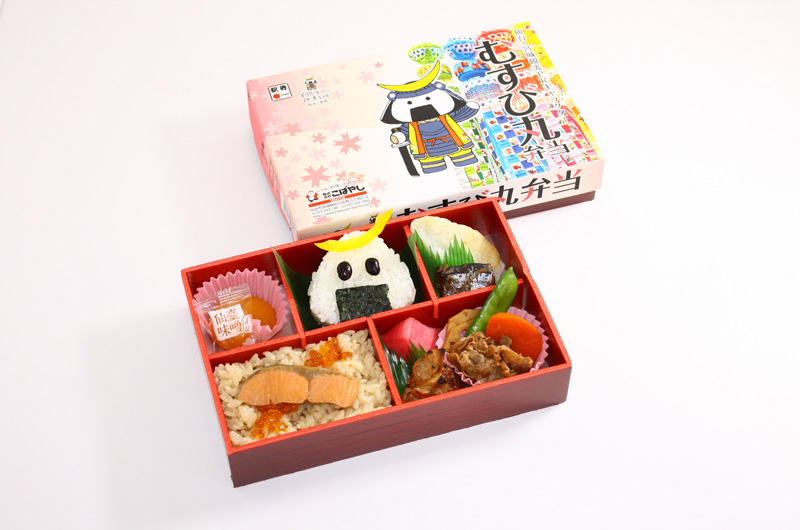 むすび丸弁当（写真提供：株式会社こばやし）。