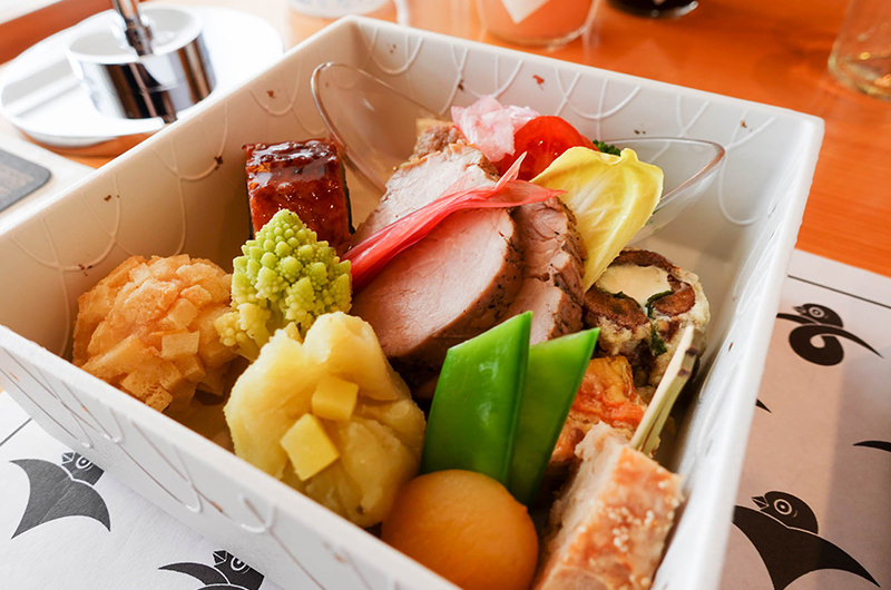 観光列車「ろくもん」の食事の例