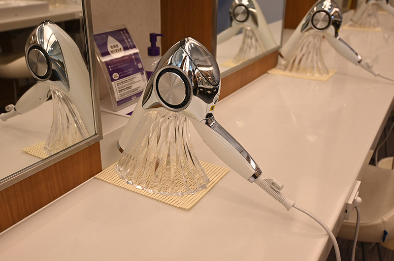 パウダールームのドライヤー