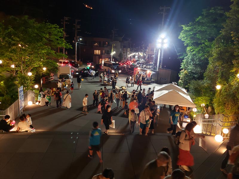 万葉公園の「ほたるの宴」の様子（写真提供：一般社団法人湯河原温泉観光協会）。