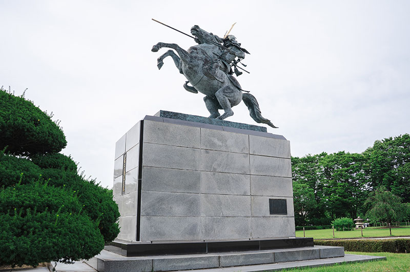 霞城公園　最上義光騎馬像