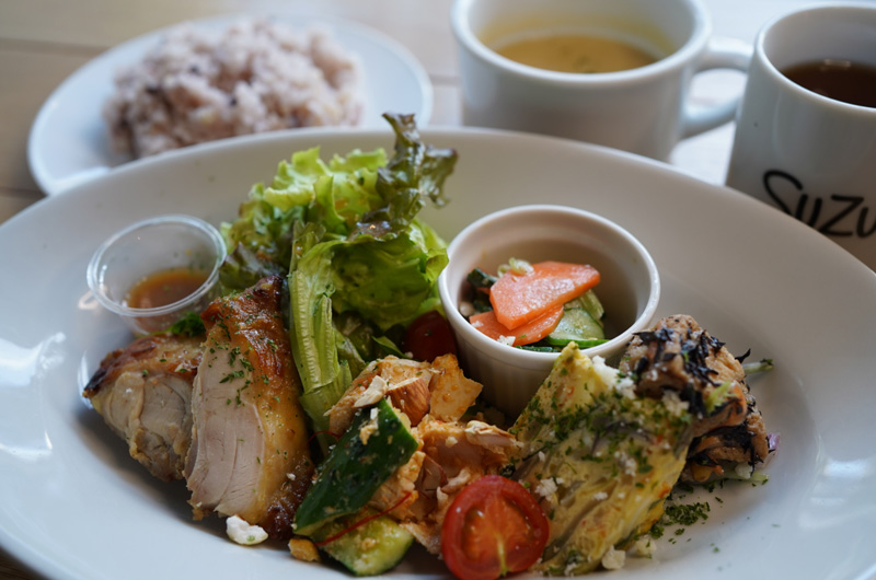Niigata food campus SUZUVEL&TABIBARの「モーニングプレート」（写真提供：有限会社寿々瀧）。