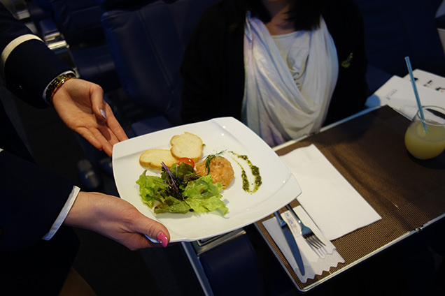 FIRST AIRLINES　機内食
